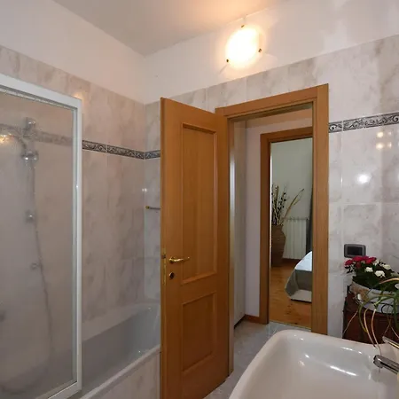 Semesterbostad Iris *