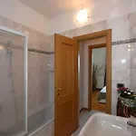 بيت للعطل Iris *
